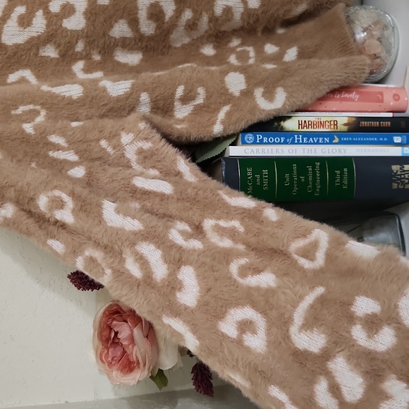 Express Animal Print Sweater size xl Faux Fur - Picture 4 of 8